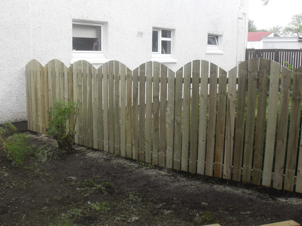 Shaped garden fence